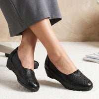 Briar - Black Moccasins