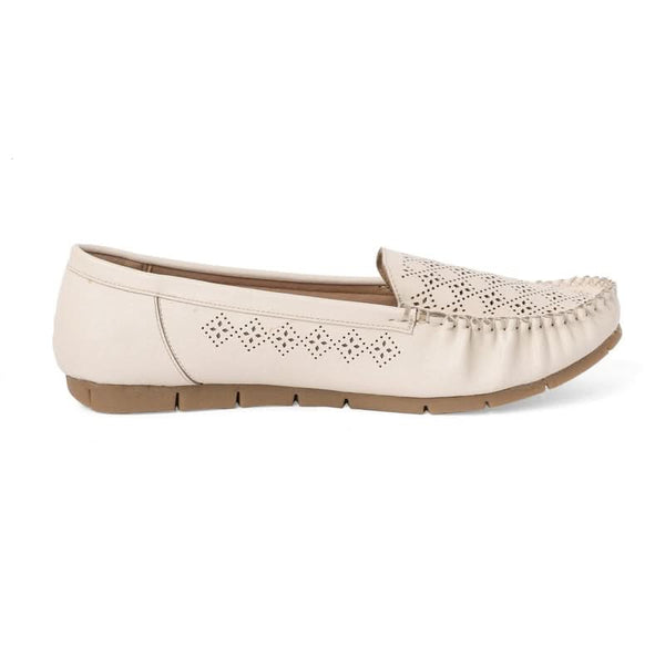 Aveline - Cream Loafers