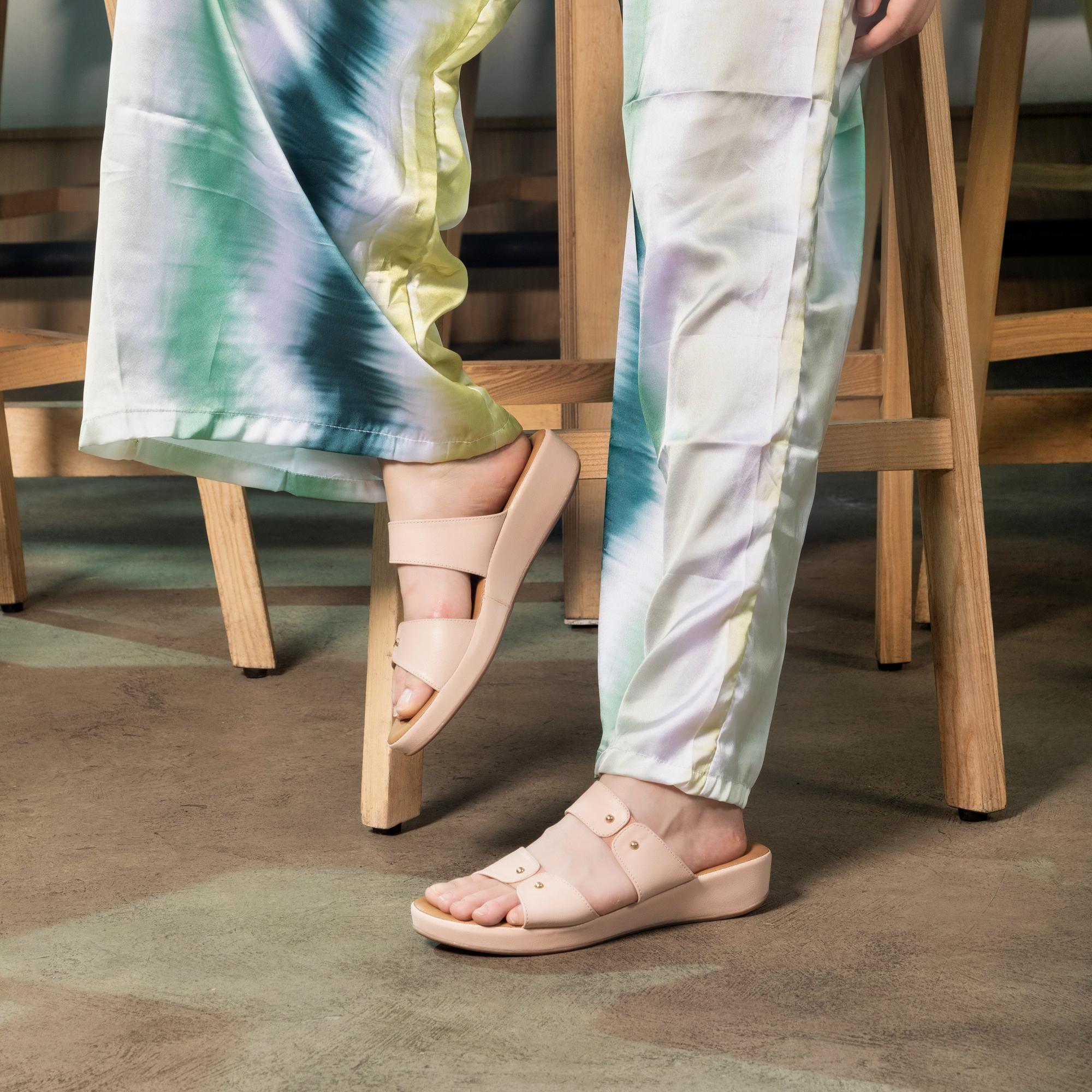 Subtle Nude Casual Open-Toe Sandals