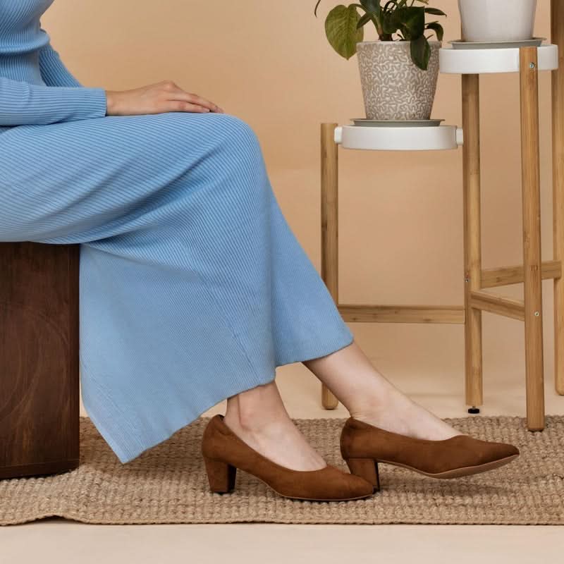 Classic Charm Dark-Brown Block Pumps