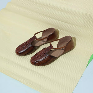 Two-tone Brown Closed-Toe Sandals