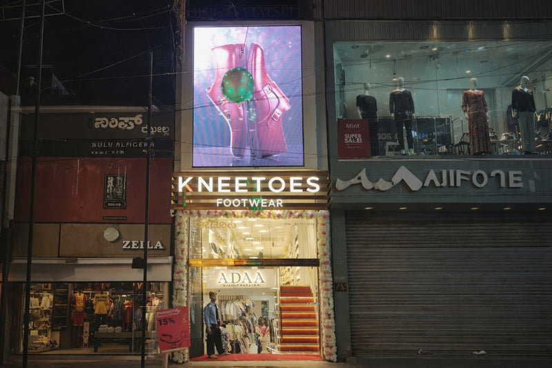 Kneetoes Commercial Street, Bangalore