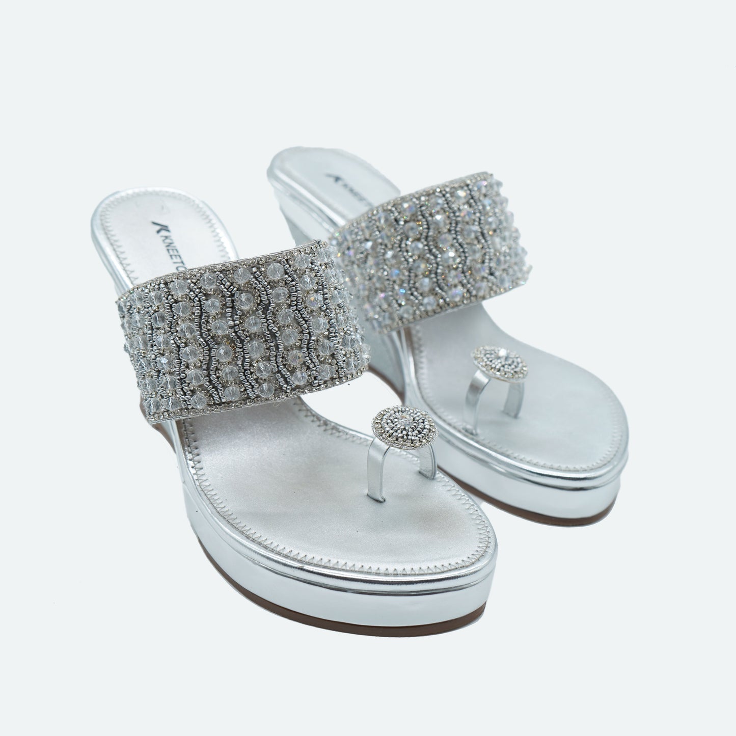 Trendy Glitter Silver Slipper featuring Toe ring Design for Wedding wear