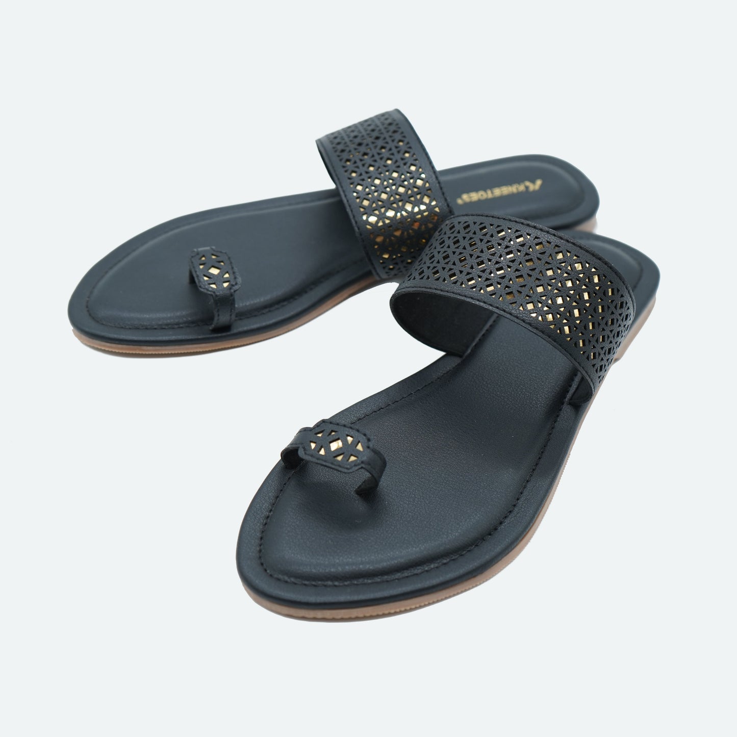 Sophisticated Mat finish Black Slipper featuring Toe strap Design for Everyday casuals