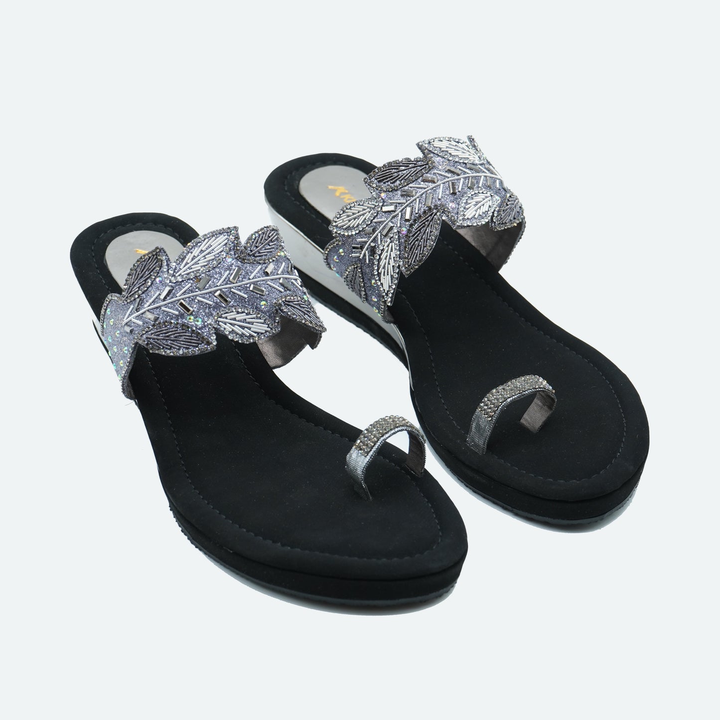 Fashionable Mat finish Gun metal Slipper featuring Toe strap Design for Party wear