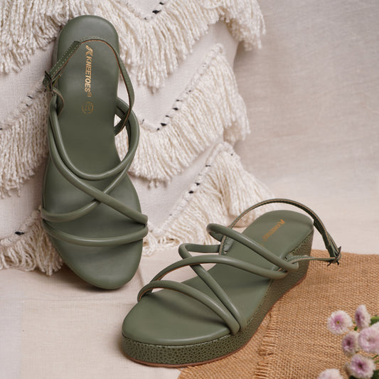 Exquisite Mat finish Green Slipper featuring Design for Everyday casuals