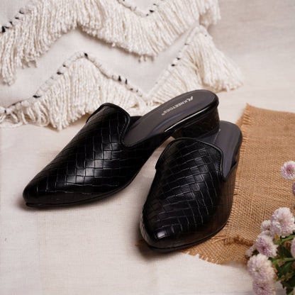 Classic Netted Black Slipper featuring Closed toe Design for Everyday casuals