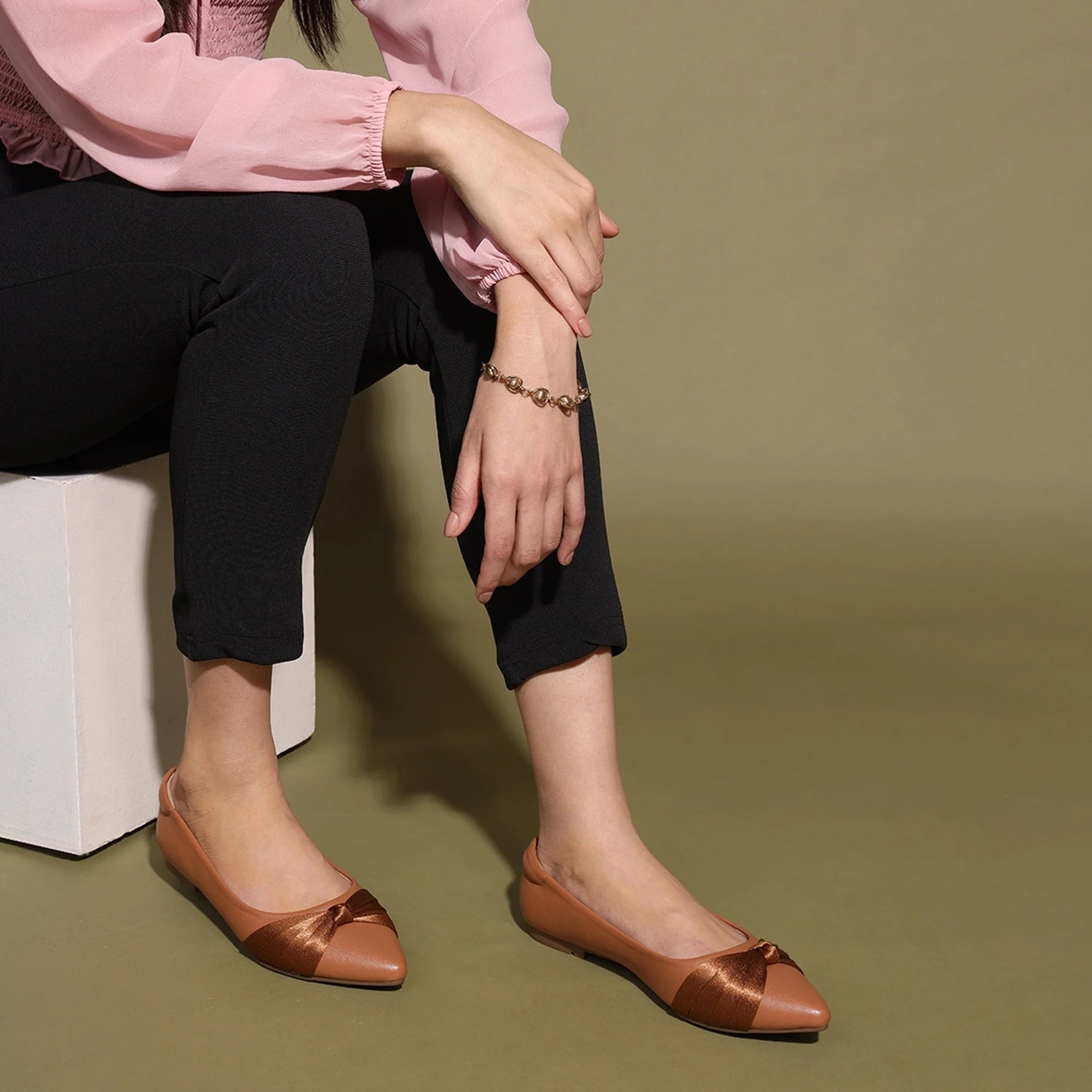 Comfortable Brown Pointed-Toe Ballerinas